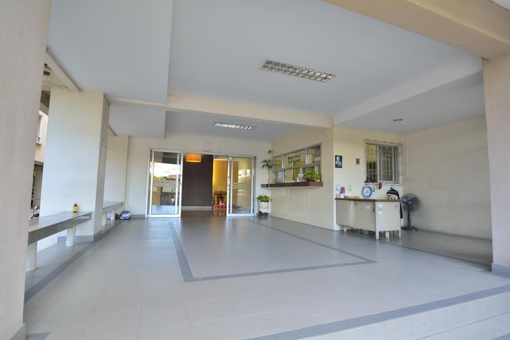 Modern Place Apartment Bangkok Exterior photo
